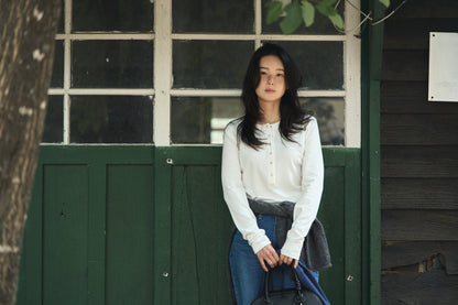 PENELOPE BUTTON TOP [ Soap White ]