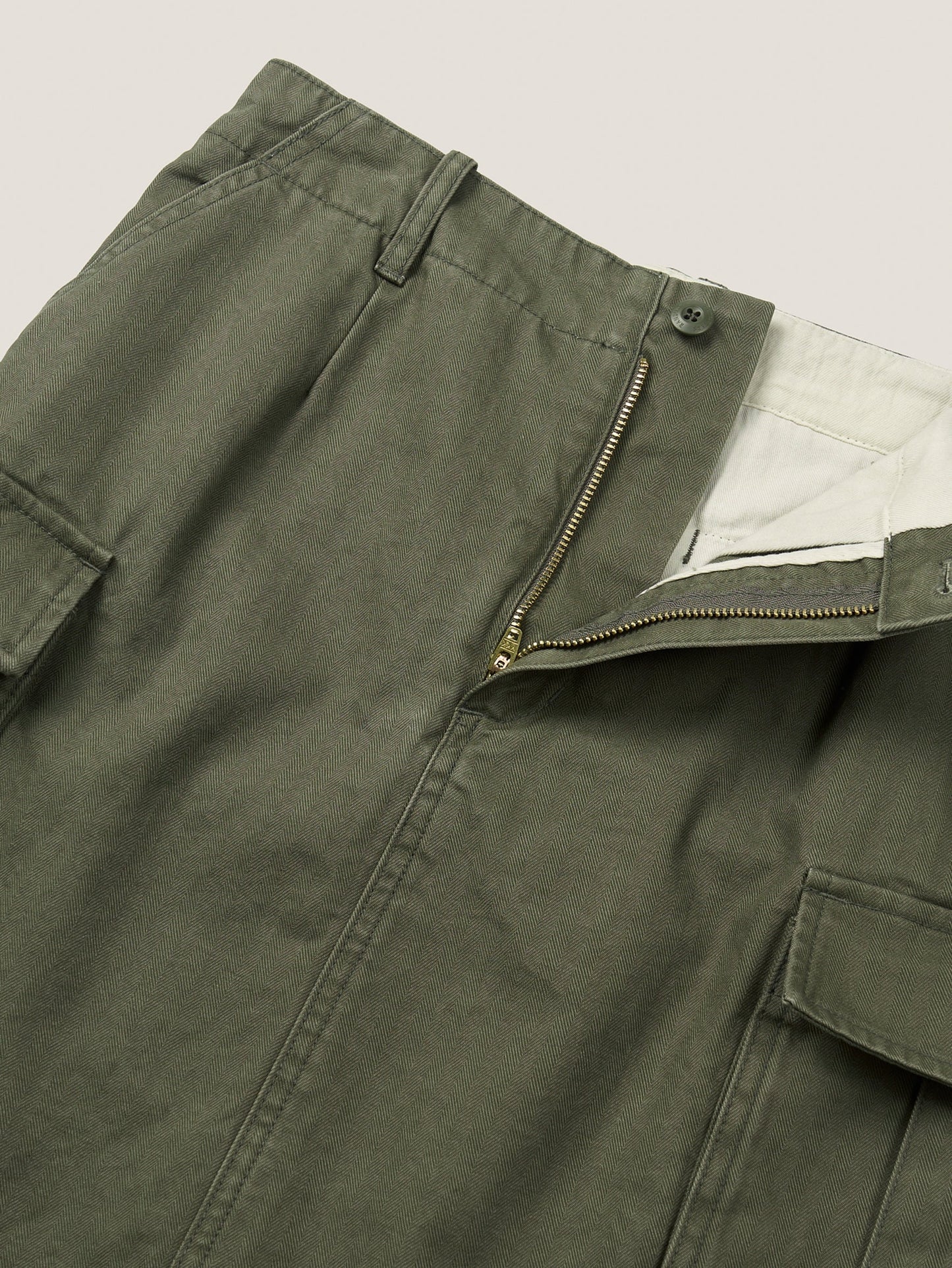 LILY UTILITY CARGO SKIRT [ Herringbone Khaki ]
